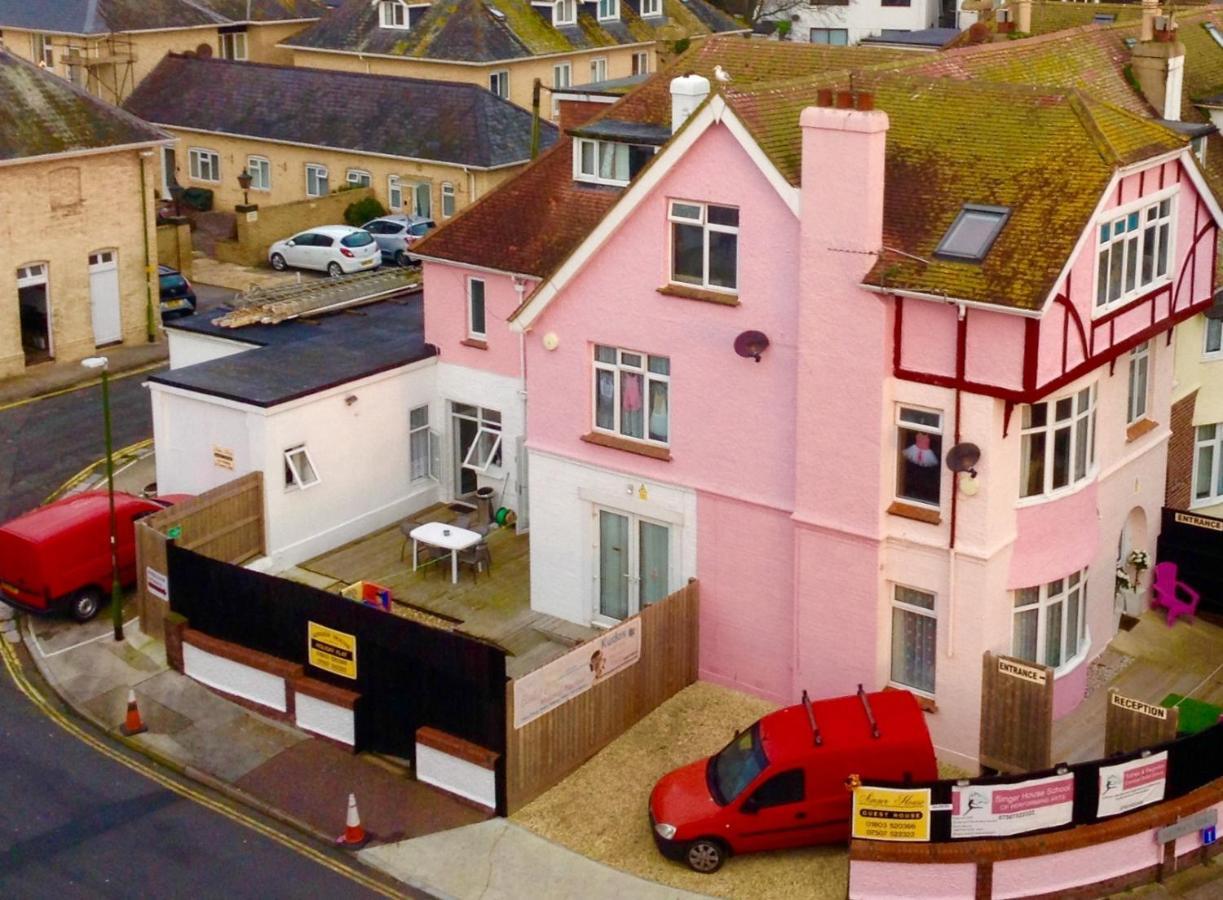 Barbie House ,Opposite The Beach & Paignton Pier , 2 Bedroom Apartment With Private Car Space & Garden , Free Access Next Door To The Stunning Ballet & Make Up School & A Beautiful Ladys Beauty Salon (Adults Only) Luaran gambar