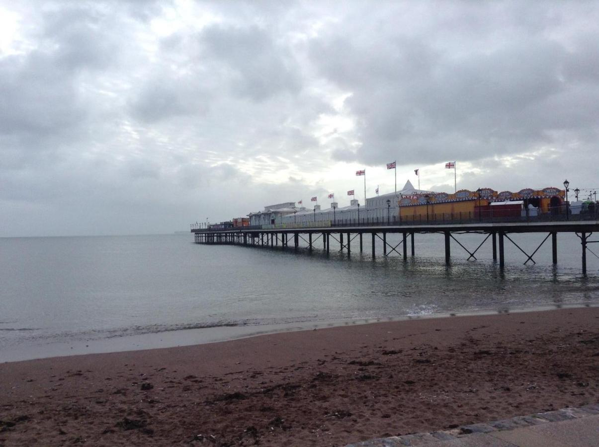 Barbie House ,Opposite The Beach & Paignton Pier , 2 Bedroom Apartment With Private Car Space & Garden , Free Access Next Door To The Stunning Ballet & Make Up School & A Beautiful Ladys Beauty Salon (Adults Only) Luaran gambar
