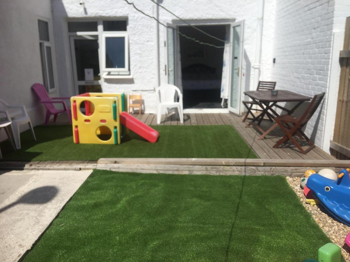 Barbie House ,Opposite The Beach & Paignton Pier , 2 Bedroom Apartment With Private Car Space & Garden , Free Access Next Door To The Stunning Ballet & Make Up School & A Beautiful Ladys Beauty Salon (Adults Only) Luaran gambar