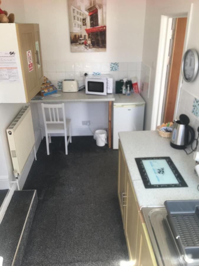 Barbie House ,Opposite The Beach & Paignton Pier , 2 Bedroom Apartment With Private Car Space & Garden , Free Access Next Door To The Stunning Ballet & Make Up School & A Beautiful Ladys Beauty Salon (Adults Only) Luaran gambar