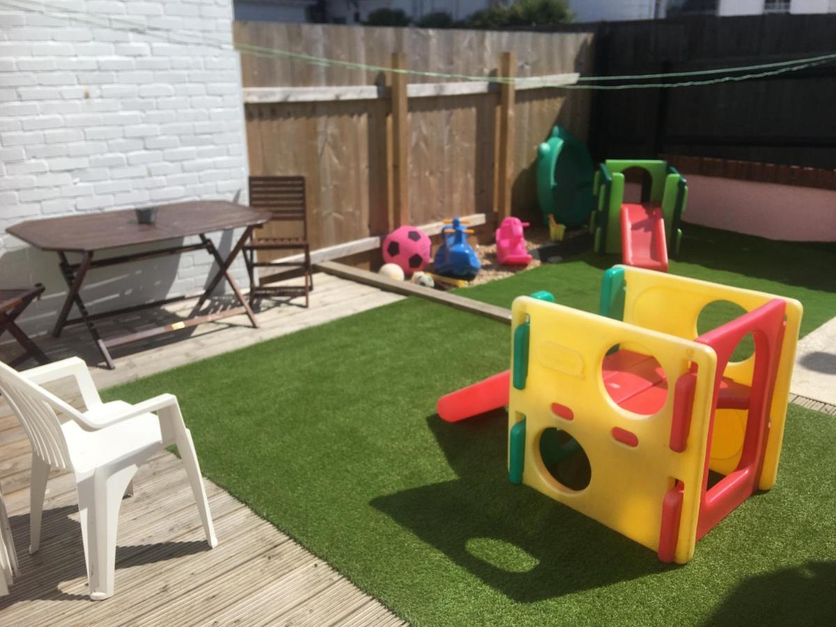 Barbie House ,Opposite The Beach & Paignton Pier , 2 Bedroom Apartment With Private Car Space & Garden , Free Access Next Door To The Stunning Ballet & Make Up School & A Beautiful Ladys Beauty Salon (Adults Only) Luaran gambar