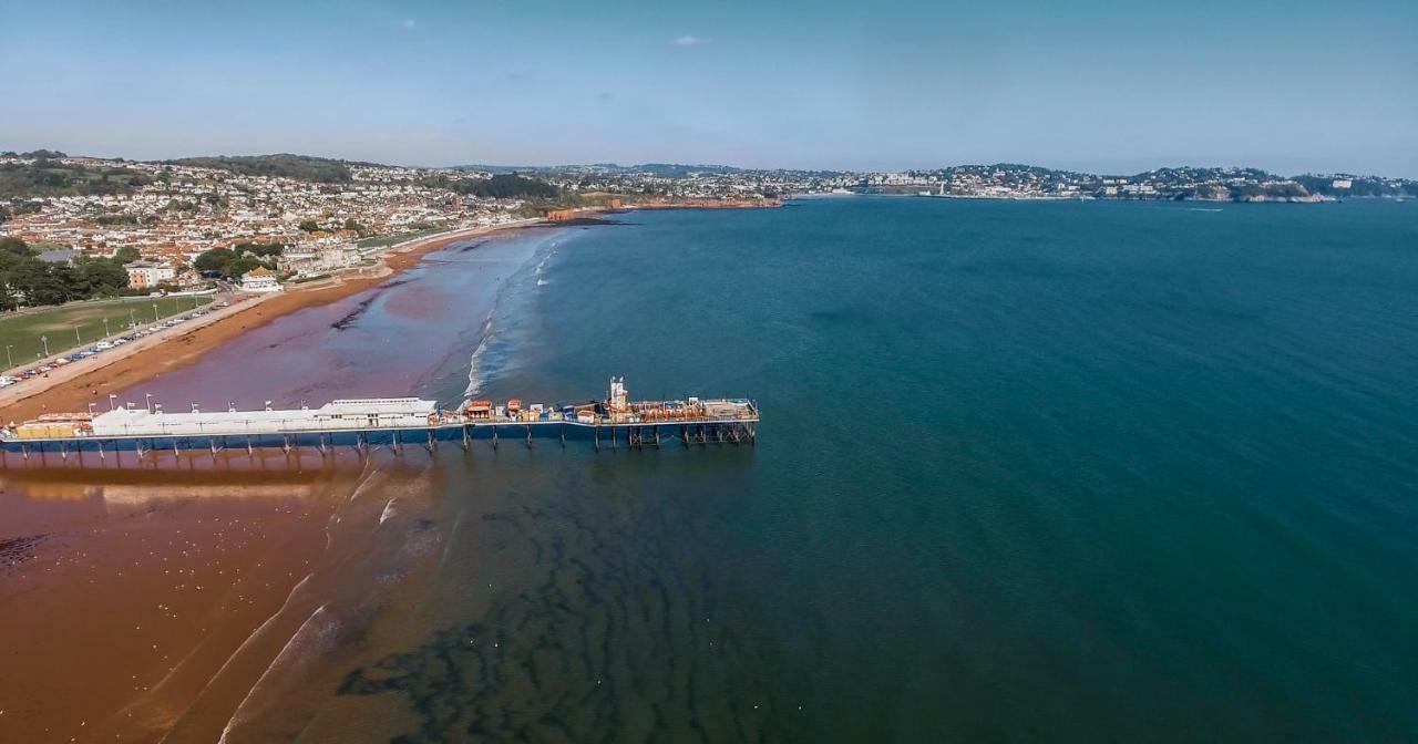 Barbie House ,Opposite The Beach & Paignton Pier , 2 Bedroom Apartment With Private Car Space & Garden , Free Access Next Door To The Stunning Ballet & Make Up School & A Beautiful Ladys Beauty Salon (Adults Only) Luaran gambar