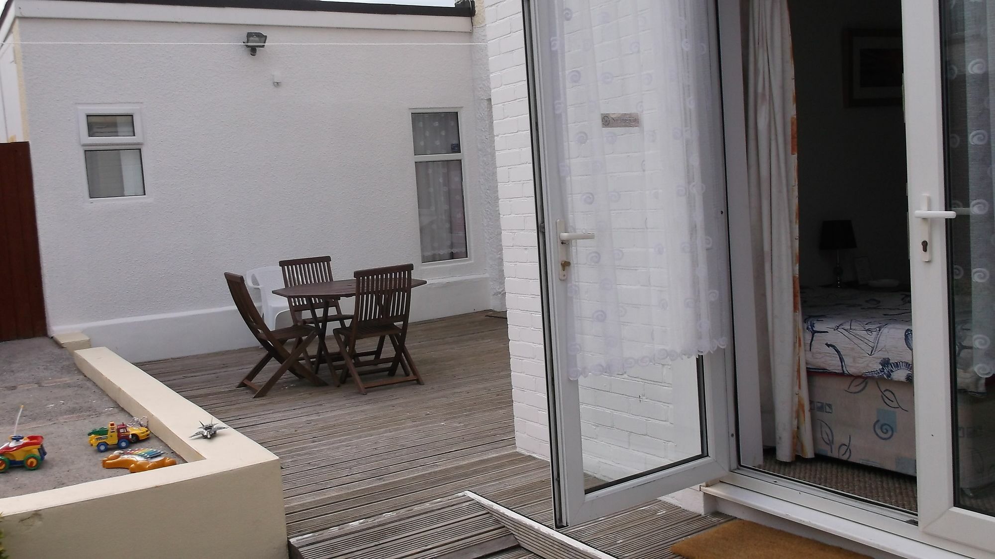 Barbie House ,Opposite The Beach & Paignton Pier , 2 Bedroom Apartment With Private Car Space & Garden , Free Access Next Door To The Stunning Ballet & Make Up School & A Beautiful Ladys Beauty Salon (Adults Only) Luaran gambar